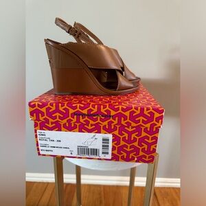 Tory Burch size 6 wedges